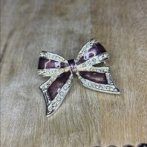Purple enamel silver rhinestone embedded bow brooch